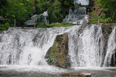 Волшебство воды: захватывающее фото Джуринского водопада