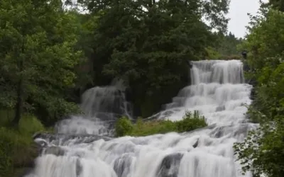 Гармония элементов: впечатляющее фото Джуринского водопада