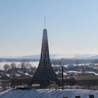 Эйфелева башня в снежной обстановке: изображение