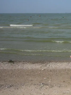 Фотоотчет с пляжа Каменка в Ейске: красивые каменные утесы и бескрайнее море.