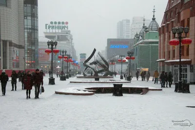 Зимний Город: Изображения Екатеринбурга под Покровом Снега
