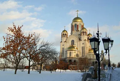 Волшебные Моменты: Зимний Екатеринбург в Изображениях