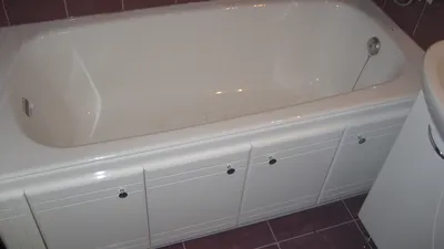 Стильный экран для ванны своими руками - фото современной ванной комнаты с элегантным экраном