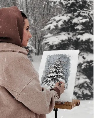 Ледяная красота: Фотография сосны в заснеженном лесу