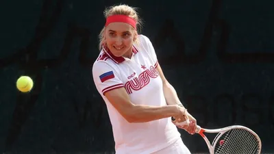 Елена Веснина: Фото с теннисистами-соперниками