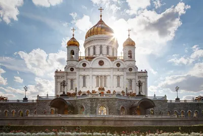 Изображение елки в Храме Христа Спасителя: Духовное сияние Рождества