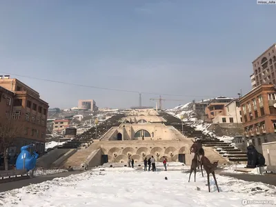 Зимняя атмосфера: Фотографии Еревана в разных форматах