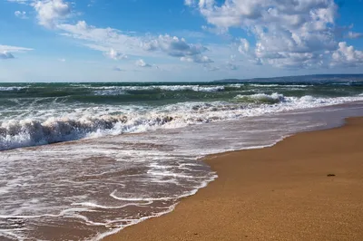 Фотографии Феодосии берегового золотого пляжа, чтобы погрузиться в атмосферу свободы