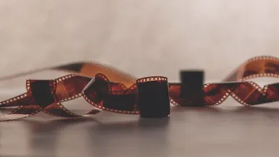 Фильмы на юбилей в фотографиях: изобразительное искусство кино