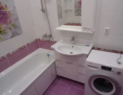Фиолетовая ванная комната с яркими акцентами