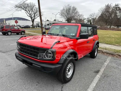 Фото Ford Bronco 2023 на фоне природы