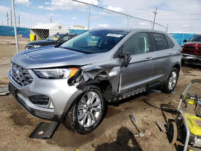 Фото Ford Edge 2023 на фоне природы