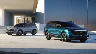 Фото Ford Edge 2023 на заднем плане небоскребов