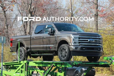 Фото Ford F-350 2023 с прицепом