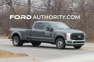 Фото Ford Super Duty F-350 DRW 2023 в формате WebP для быстрой загрузки