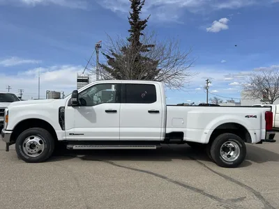 Ford Super Duty F-350 DRW 2023: Стоковая фотография в HD качестве