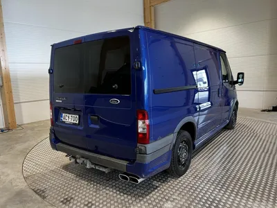 Фото Ford Transit Connect Wagon 2023 в ночное время суток