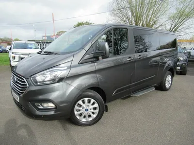 Фото Ford Transit Passenger Wagon 2023 с разными колесами