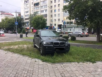 Фотография газона машины с панорамным видом