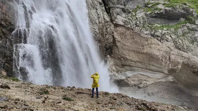 Фон Гегского водопада в Абхазии