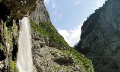 Фото Гегского водопада на андроид - бесплатно загрузить!