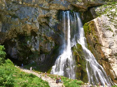 Картинка Гегского водопада с неповторимыми оттенками