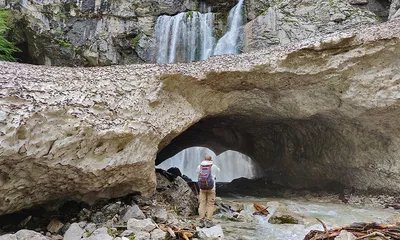 Фотография Гегского водопада, отражающая его величие