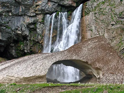 Фотография Гегского водопада с захватывающим пейзажем