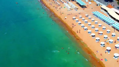 Изображение песчаного пляжа Геленджика для скачивания