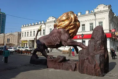 Изображение гигантского льва: искусство воплощенное в фотографии