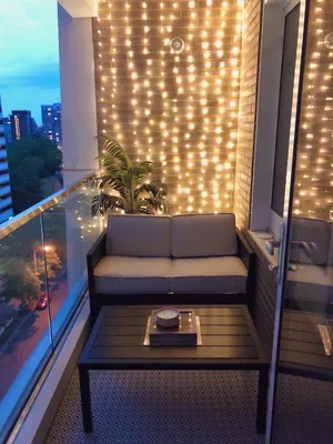 Изображение гирлянды на балконе: праздничная атмосфера