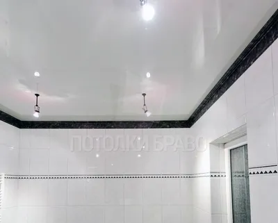 Новый глянцевый натяжной потолок в ванной. Скачать фото в HD и Full HD качестве бесплатно