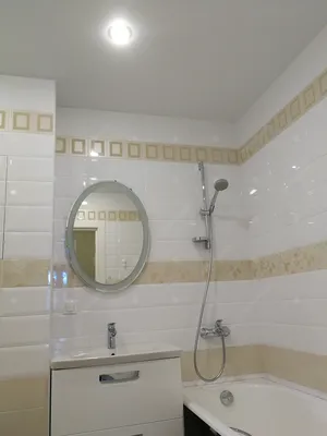 Глянцевый натяжной потолок в ванной. Фото в разных разрешениях для скачивания