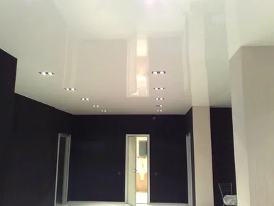 Фото глянцевого натяжного потолка в ванной: идеи для создания уютного пространства
