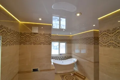 Глянцевый натяжной потолок в ванной: современный и стильный интерьер