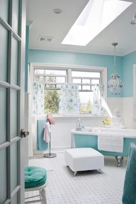Голубая ванная комната: место, где время останавливается