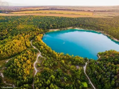 Забыться в голубых глубинах: прекрасные снимки Голубого озера Киев.