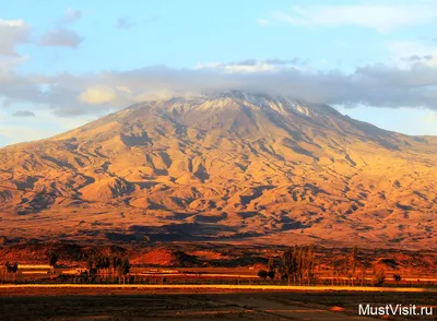 Фотография Гора Арарат Армения: Отражение в озере - незабываемый вид
