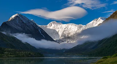 Рисунок альпийского пейзажа с Горой Белуха Алтай