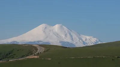 Романтический вид на Гору Эльбрус в фотоарте