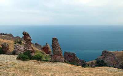 Рисунок горы Карадаг с яркими красками