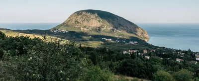 Очарование Крыма: фотографии горы Медведь, воплощение величия природы