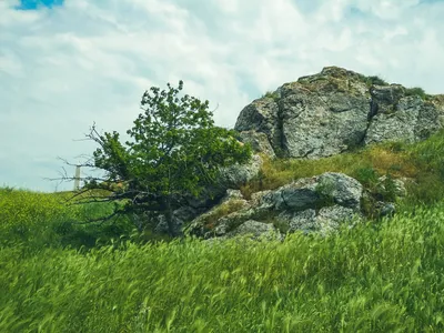 Удивительная грандиозность Горы Митридат в объятиях неба