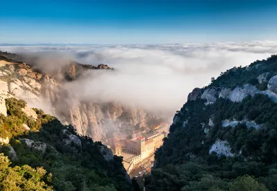 Гора Монсеррат в Испании: прекрасное место, отраженное на фотографиях