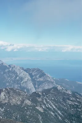 Прекрасный пейзаж горы Тахталы на бесплатной фотографии