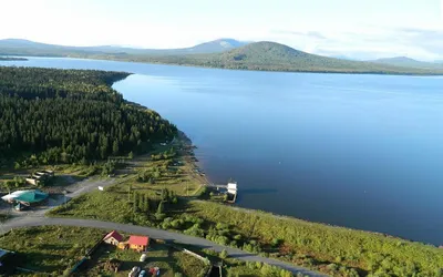 Фото горы Зюраткуль с причудливой геологией