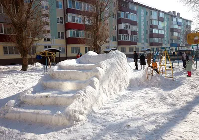 Великолепная горка из снега: фотоотчет