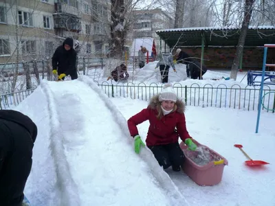 Фото снежной горки с 2024 годом