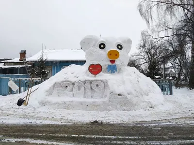 Горка из снега в макрофотографии