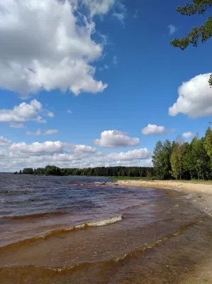 Величественные волны Горьковского моря утром